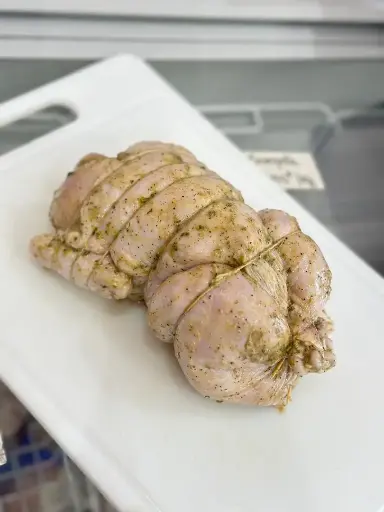 Poulet farci mariné